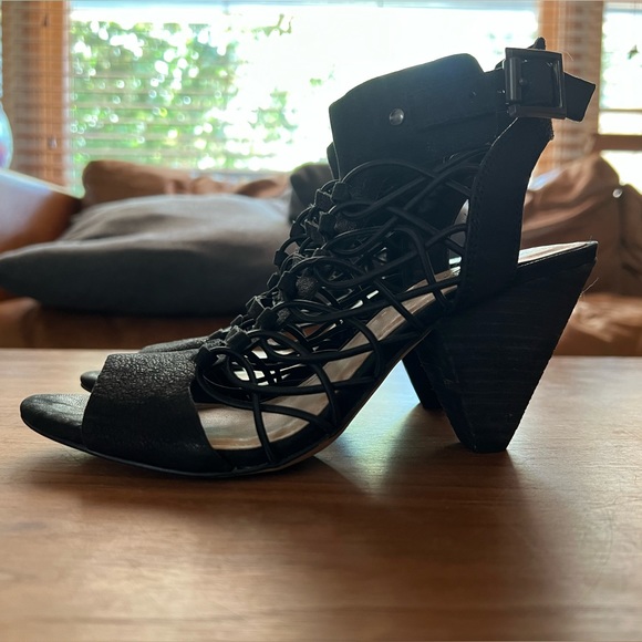 Vince Camuto Size 6 36M black strappy heels - Picture 6 of 10
